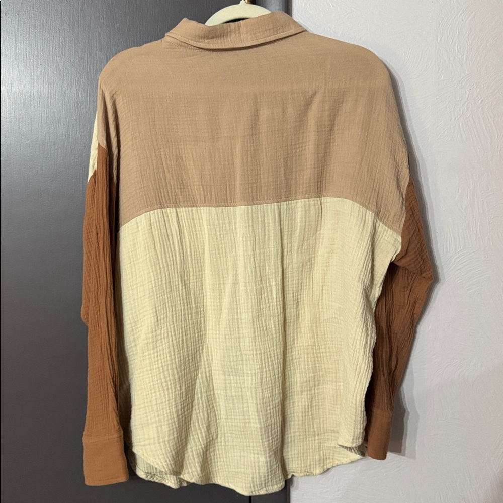 Block colored button down - Picture 5 of 6